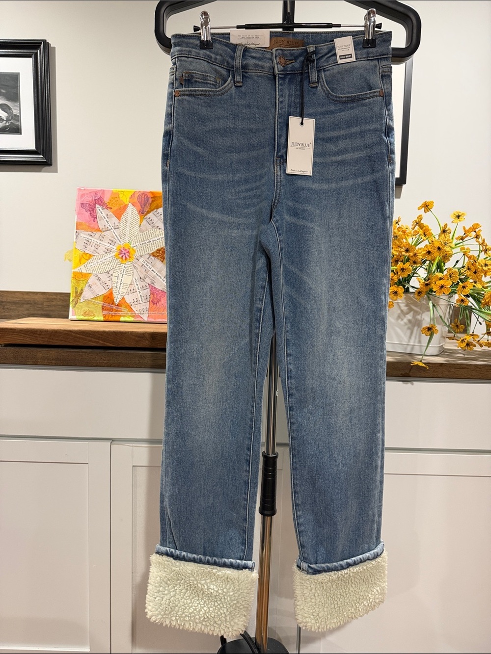 Judy Blue High Waist Shearling
Cuff Straight Jeans size 26 waist